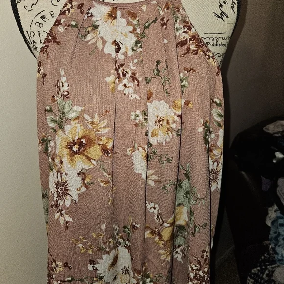 I Joah Womans Floral Top - Picture 3 of 8